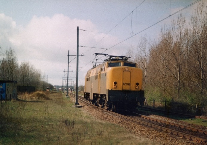 Lok 1206 - 1992-04-04 op het spoor .jpg